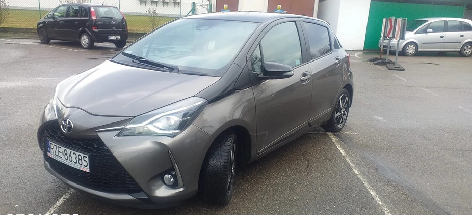 Toyota Yaris cena 55000 przebieg: 138000, rok produkcji 2020 z Przemyśl małe 56